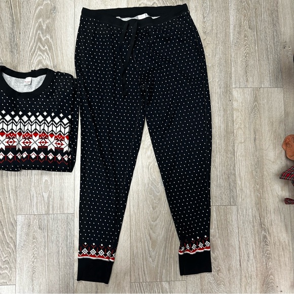 Hanna Andersson black, white & red snowflake pajama set - Picture 3 of 7